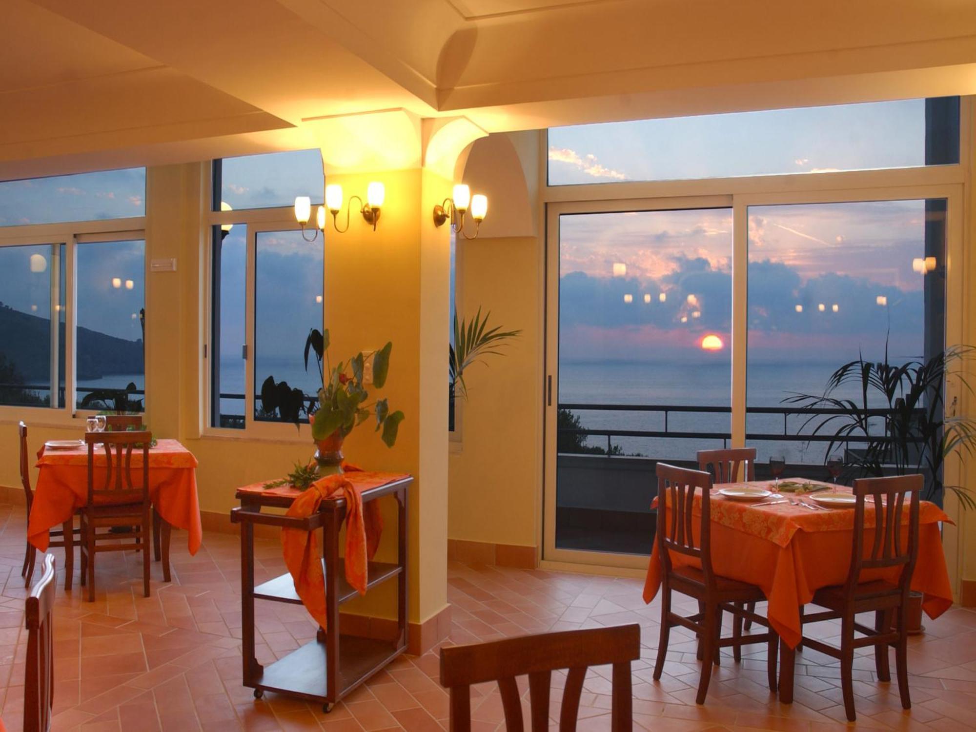 Hotel Baia パリヌロ レストラン 写真