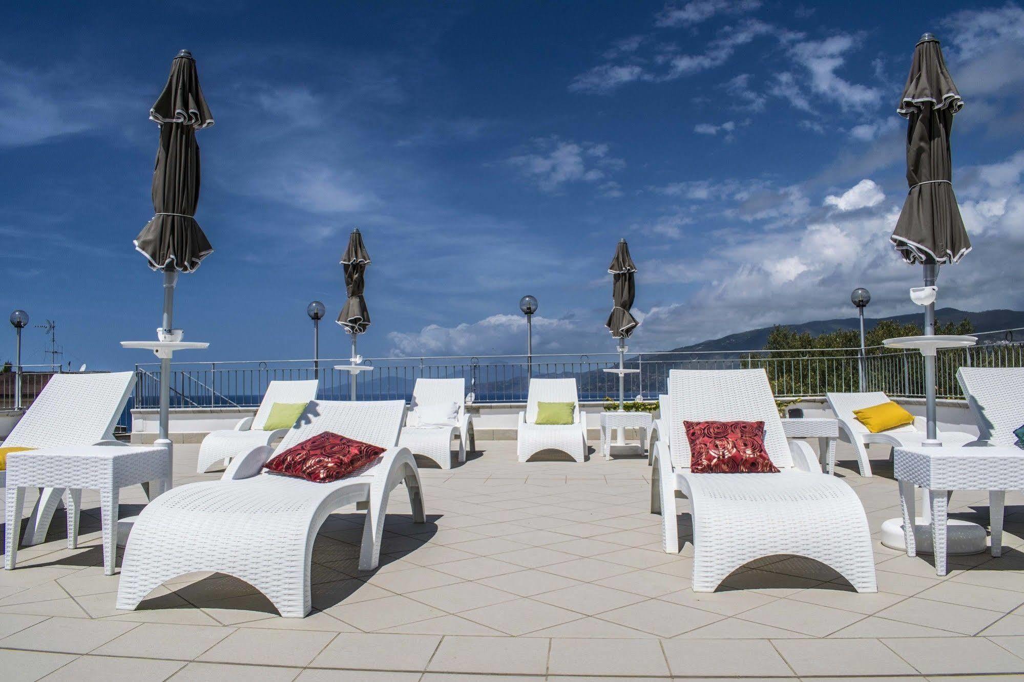 Hotel Baia パリヌロ エクステリア 写真