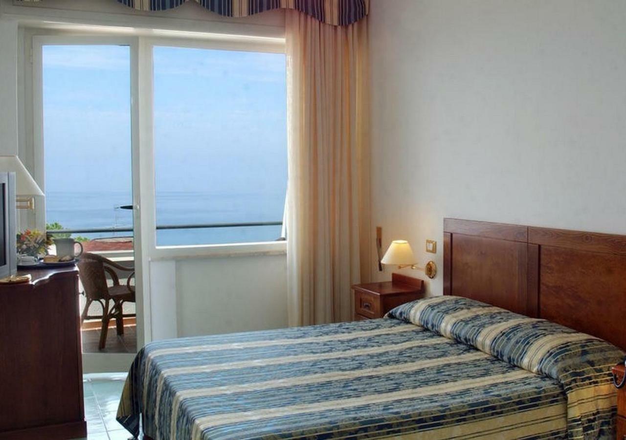 Hotel Baia パリヌロ エクステリア 写真