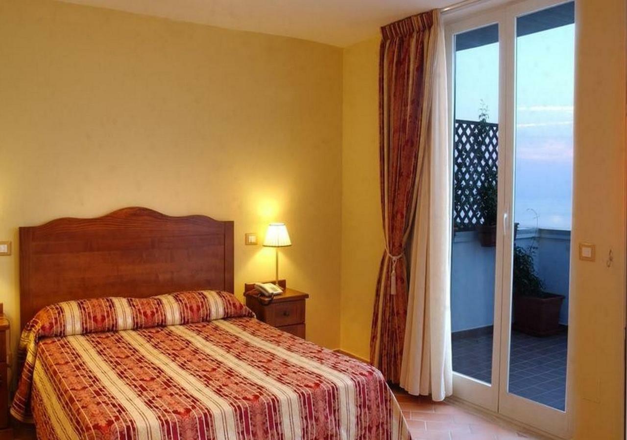 Hotel Baia パリヌロ エクステリア 写真