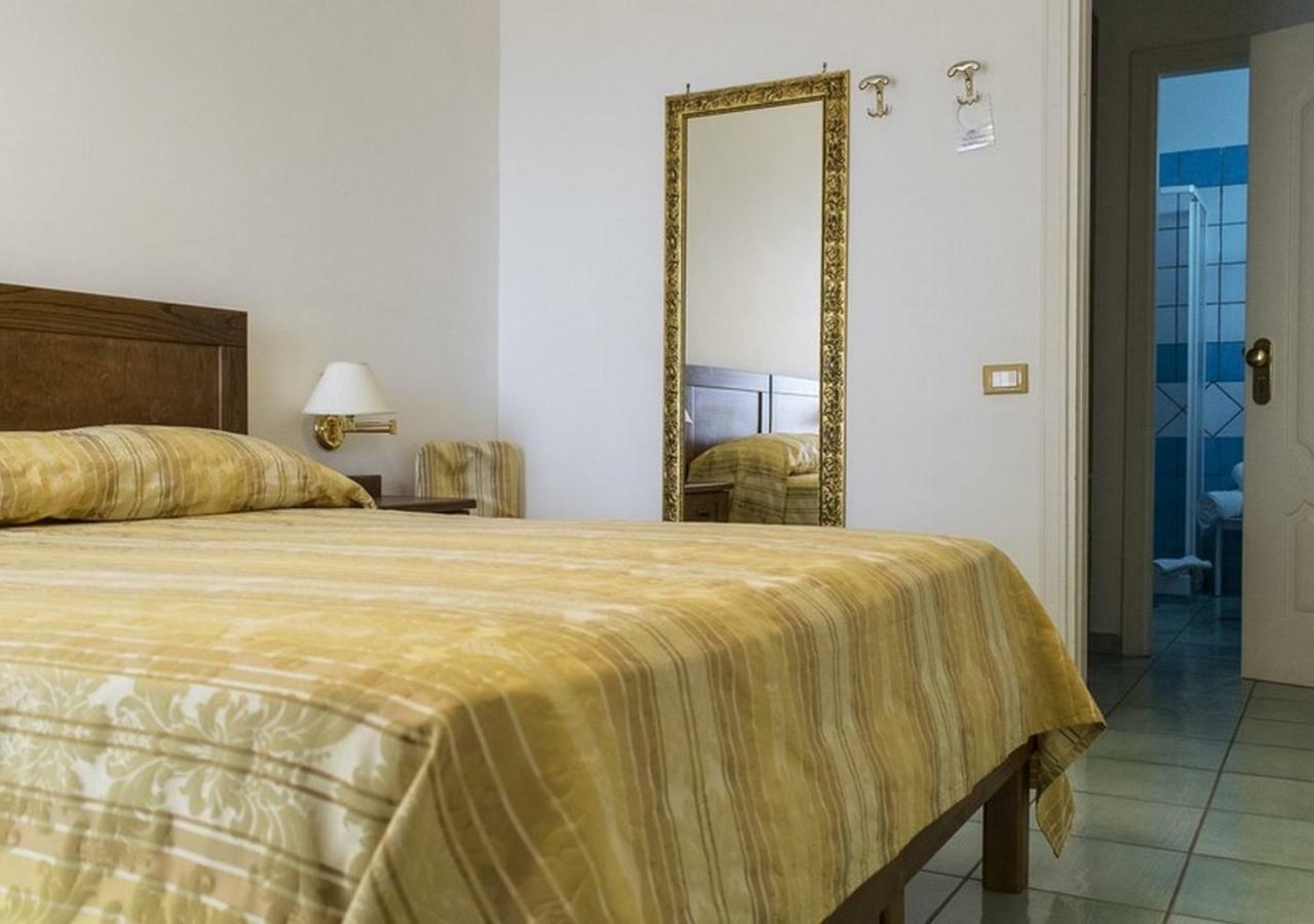 Hotel Baia パリヌロ エクステリア 写真